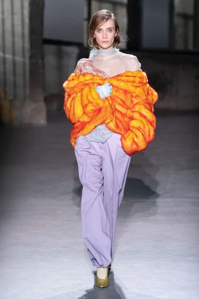 Look 19